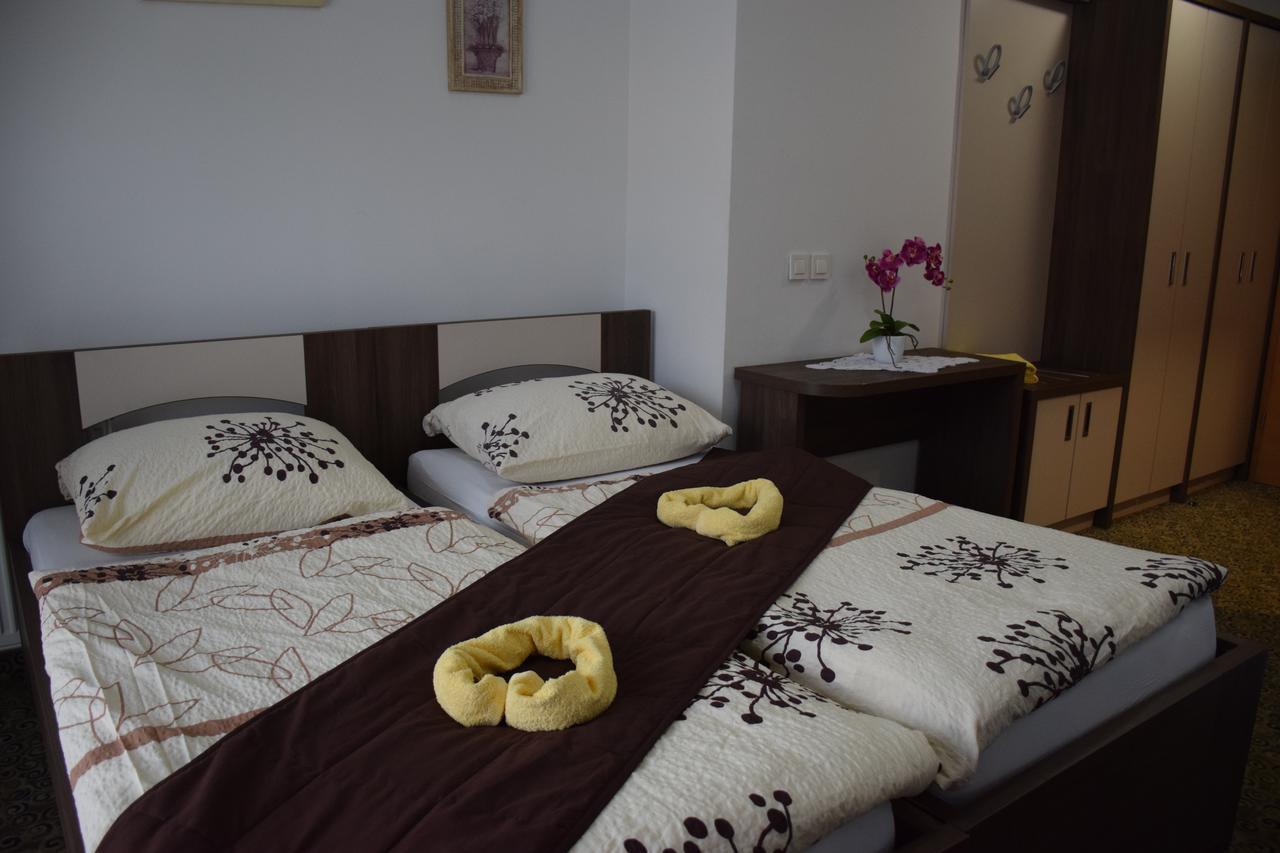 Hostel Novak Novo Mesto Buitenkant foto