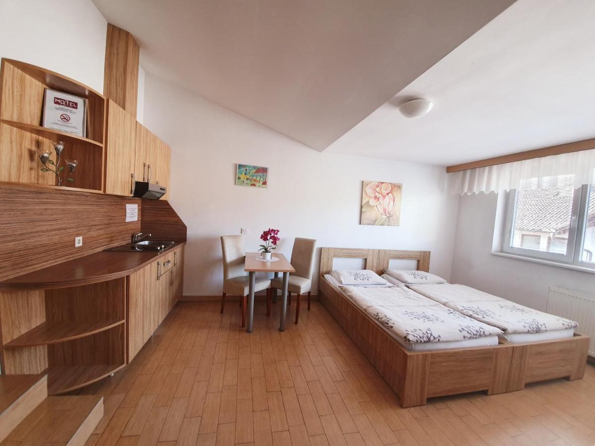Hostel Novak Novo Mesto Buitenkant foto