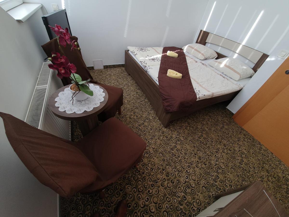 Hostel Novak Novo Mesto Buitenkant foto