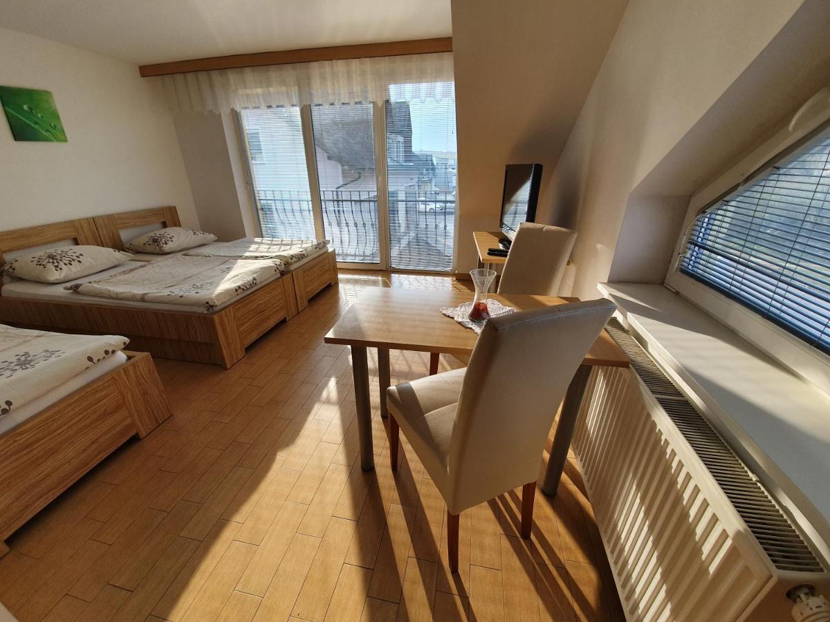 Hostel Novak Novo Mesto Buitenkant foto